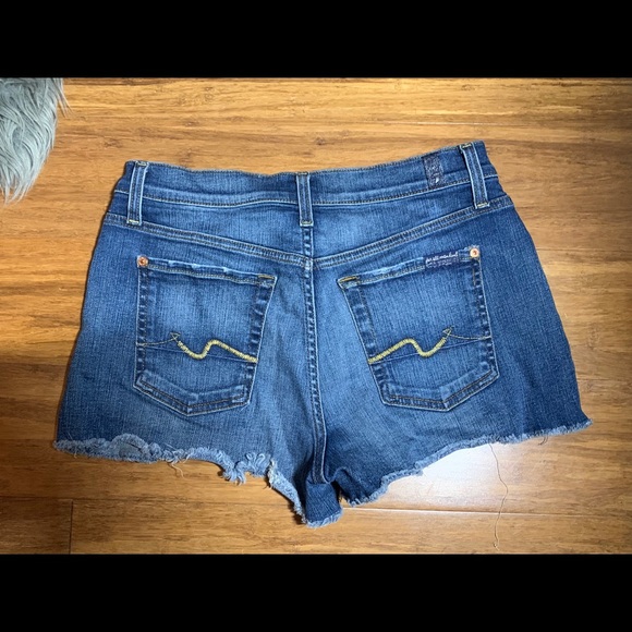 7 for All Mankind Jean Shorts - Picture 2 of 3